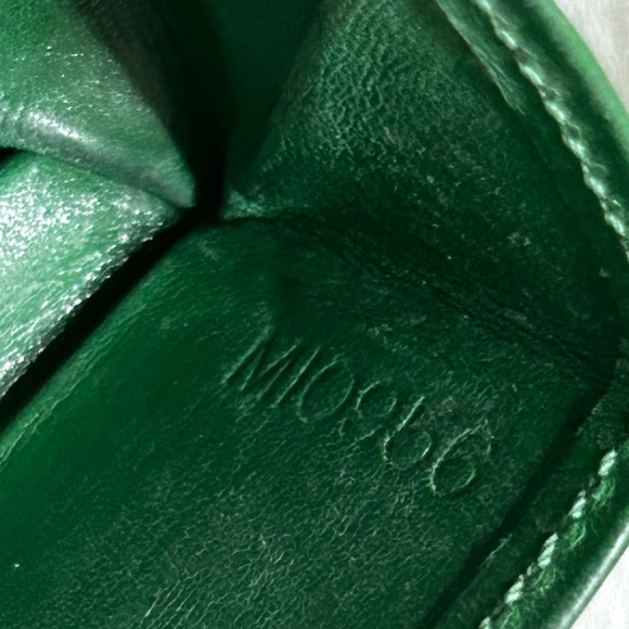 Authentic Vintage Louis Vuitton Green embossed leather coin /card / purse - Picture 5 of 10